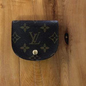 LV POUCH